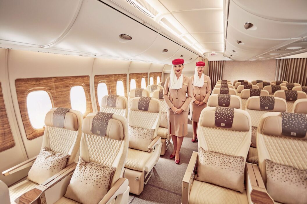 Emirates Boeing 777 mit Premium-Economy-Kabine: moderne Sitze, mehr Platz und hochwertiges Design.