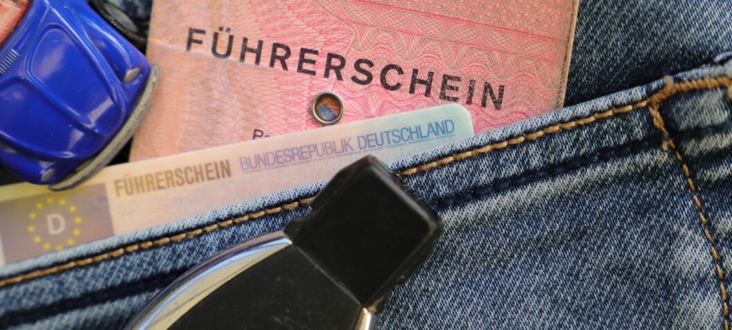 Alter Kartenführerschein im Scheckkartenformat mit Hinweis auf Umtauschfrist 2026.